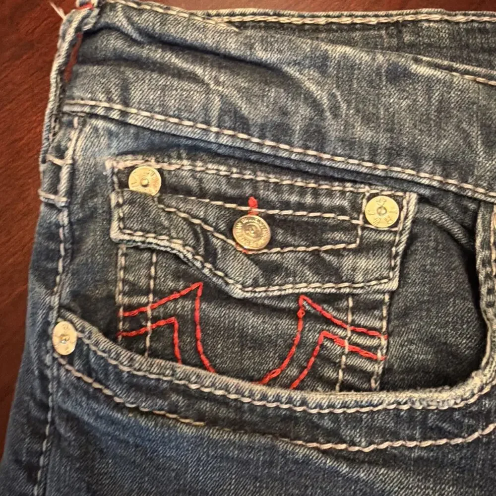 True Religion Ricky Mens Relaxed Straight Leg Blue Jeans Sz 42x33 Red Stitching